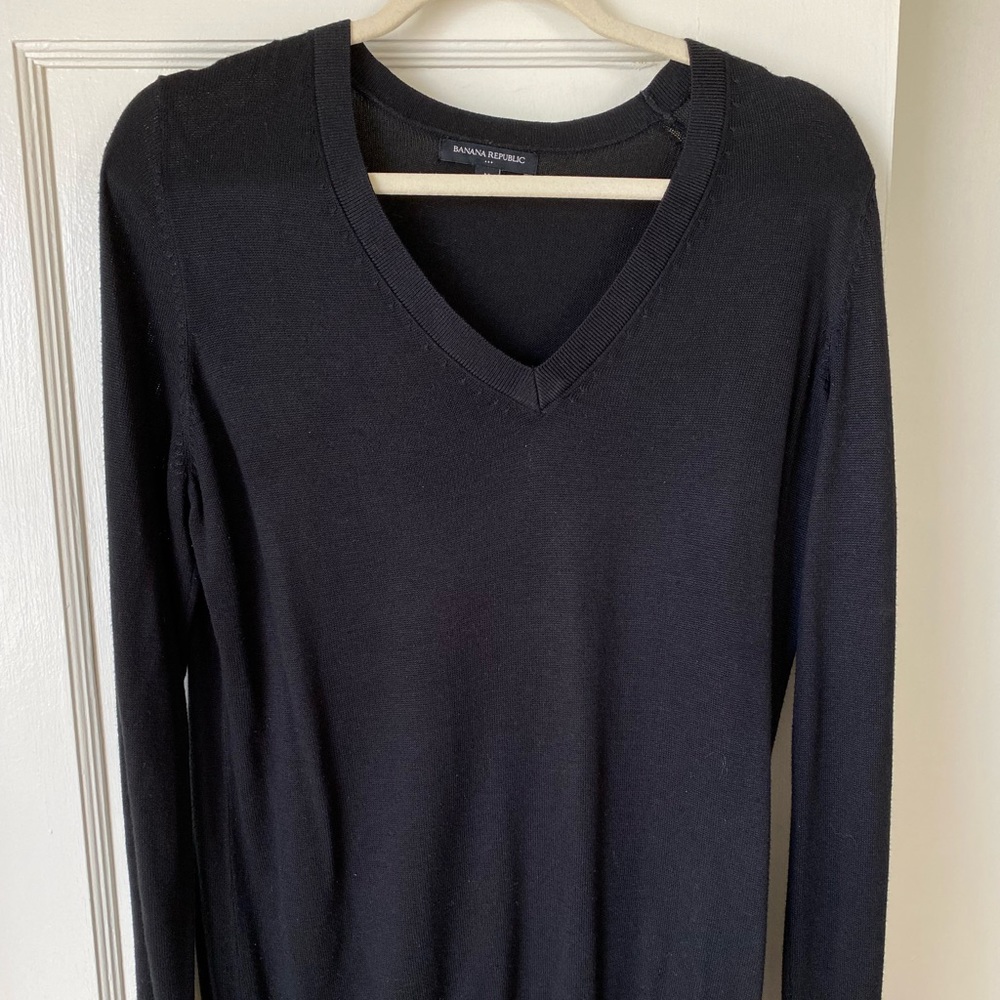 Comfy banana republic black v neck sweater